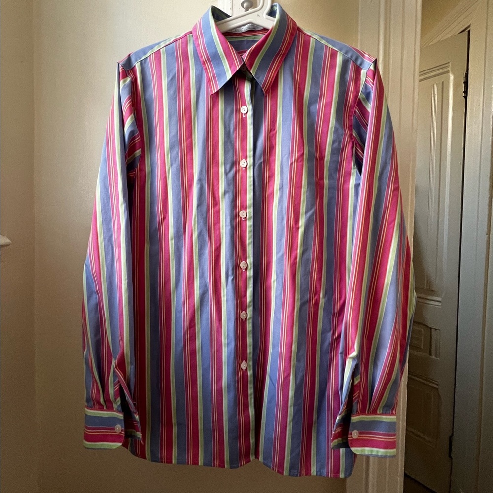 Wrinkle-free unisex button down